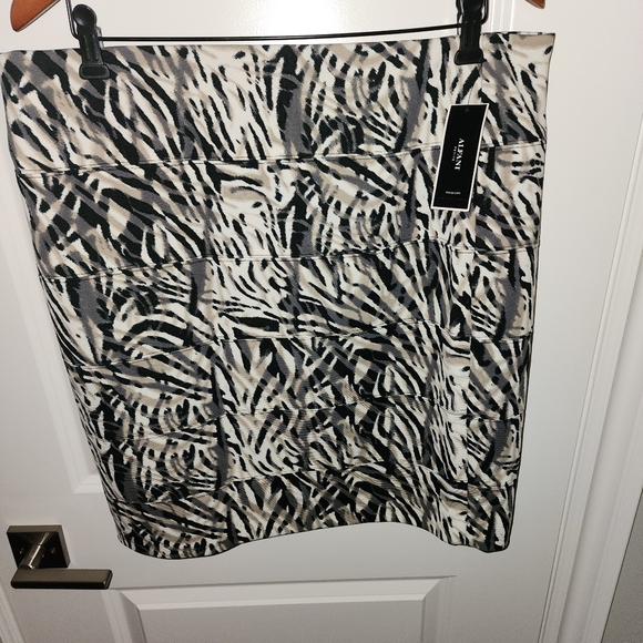 Alfani Skirt - Picture 2 of 3